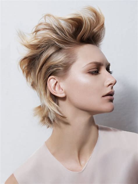 Every human being has a favorite body feature. Trendy short hairstyle with hair that curves around the ears