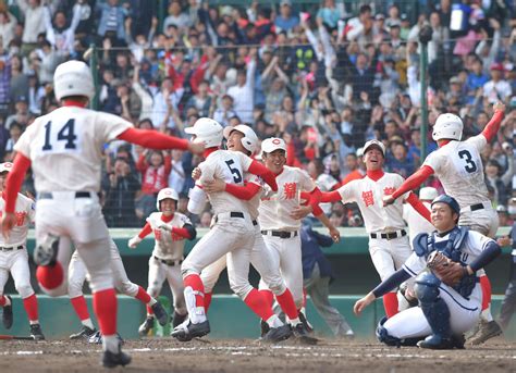 The site owner hides the web page description. 選抜高校野球：決勝で延長サヨナラ勝ち 27年ぶり - 毎日新聞