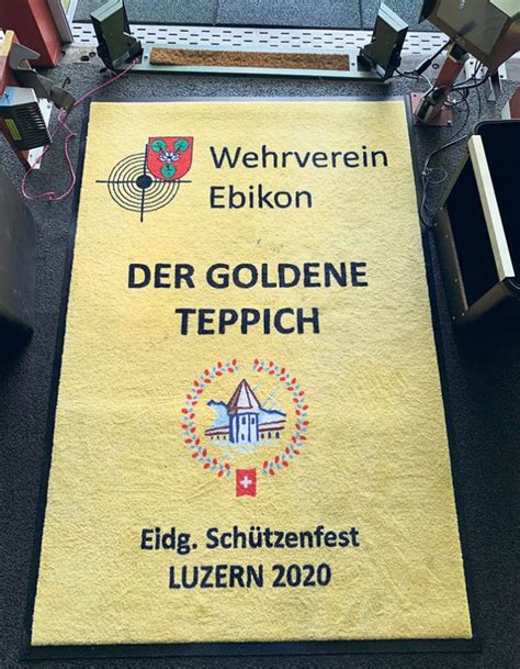 Dort soll es dann auch das traditionelle defilee der künstler auf dem roten teppich geben, der. Der goldene Teppich