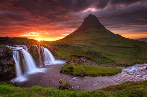 Mieszkańcy saint vincent, państwa na morzu karaibskim, dotkniętego wybuchem wulkanu la soufriere, proszą o pomoc międzynarodową. Fotos von Kirkjufell Island Vulkan Natur Wasserfall