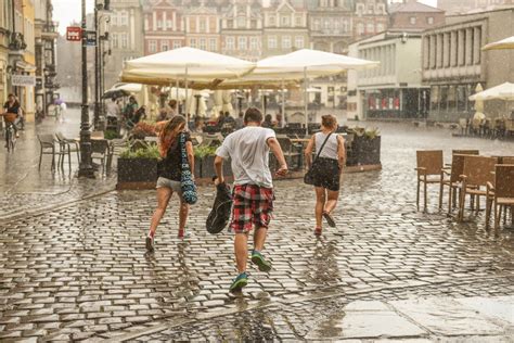 Aktualnie burze występujące nad woj. Burza w Polsce. Gdzie jest burza? Sprawdź przez Internet ...