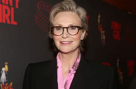 Jane Lynch Biography Height Weight Age Movies Husband Family Salary Net Worth Facts