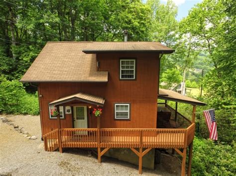 Renting one of the many maggie valley cabins available from numerous rental companies is the ultimate way to stay and enjoy maggie valley nc. Maggie Valley Cabin Rental With Hot Tub | Honeymoon Cabin ...