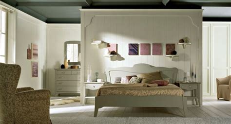 Quando ti trovi ad avere uno spazio limitato o soffitti bassi, puoi sentirti come se dovessi. Camere da letto classiche in legno Made in Italy