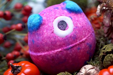 Review Lush Monsters Ball Bath Bomb Oh My