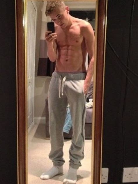 Scally Lad Posing Great Abs Homme