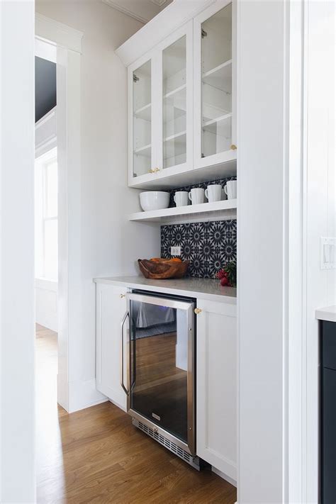 Also consider design ideas for a butler's pantry with the elegance of stone and marble. Butler Pantry Small Butlers pantry A compact, but very ...