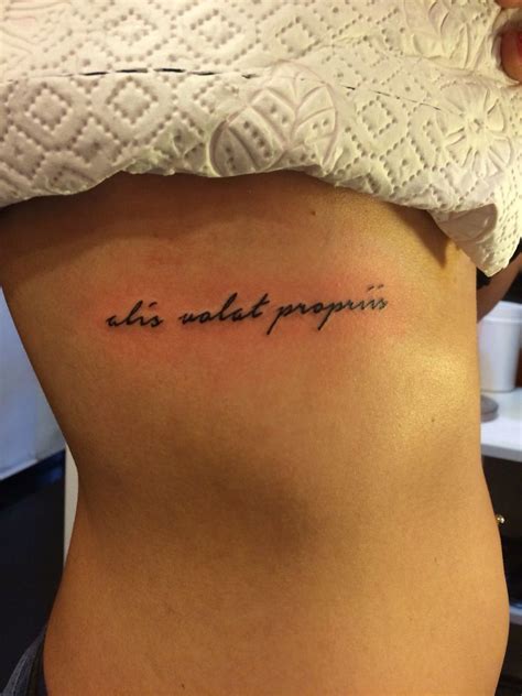 14 Discretos Tatuajes Para Mujer Con Frases En Francés Dream Tattoos