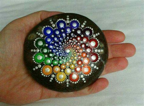 Manualidades decorativas para el hogar que pueden hacer grandes y pequeños con un poco de creatividad. Pin de Ana Elizondo en Mandala | Piedras pintadas ...