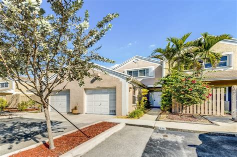 Pembroke pines is the right spot to look for an accommodation if you can't imagine a vacation additionally, the average size of hotel rooms in pembroke pines is 900 ft² with an average price of. Flamingo Villas 2 Bedroom Townhouse in Pembroke Pines for ...