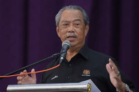 Malaysia's king has picked tan sri muhyiddin yassin as prime minister after meeting political leaders saturday (feb 29) morning. Muhyiddin dijangka pengerusikan mesyuarat pertama BPN PN ...