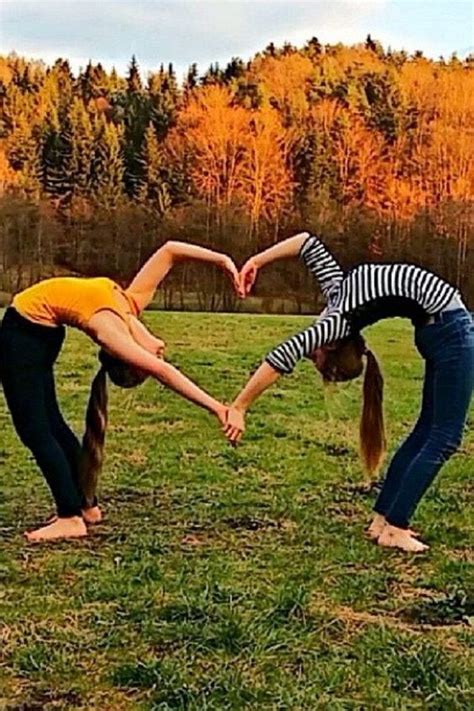 20 Fun And Creative Best Friend Photoshoot Ideas Ideastand Photos Bff Friend Pictures Poses