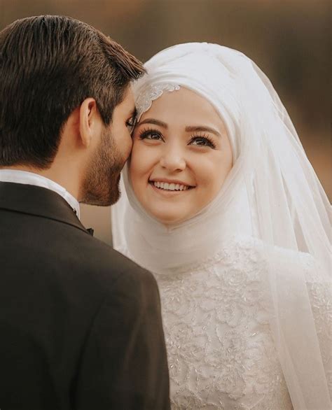 Wedding Poses Wedding Couples Wedding Bride Married Couples Muslim Wedding Dresses Muslim
