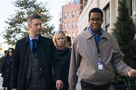 The actor and actress also give us an idea of which cast member is known as the baby whisperer, while referring to the season finale as one with very high stakes. Photo de Kelli Giddish - Photo Anthony Cason, Kelli ...