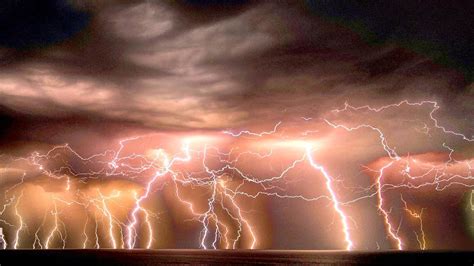 Sa Weather Tree Explodes As Lightning Strikes Sa In November Storm