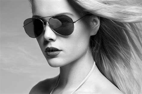 Woman In Sunglasses Blond Summer Girl Stock Image Image Of Adult Daylight 124157661