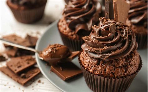 Cupcake Al Cioccolato Con Panna Alla Nutella Da Servire Anche A Colazione