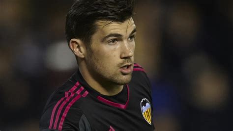 Australian goalkeeper mat ryan is joining us on loan for the remainder of the season from brighton in 2015 he joined valencia in spain, where he spent two seasons, including a loan spell back in. Mat Ryan, Valencia latest news: Osasuna interested in ...