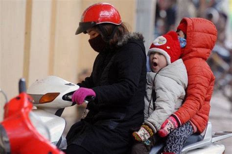 Hà nội quyết định cho học sinh tạm dừng đến trường từ 4/5. Nhiệt độ bao nhiêu học sinh Hà Nội được nghỉ học?