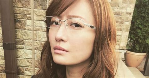 あざとい女子役やモテ女子役を演じ、人気の松本まりかさん。 歴代彼氏（元カレ）として、山田孝之さんや屋良朝幸さん、中村倫也 2人は小中学校が一緒で、松本さんが中学3年の時に同級生の協力を得て、校舎の屋上へ通じるひとけのない階段へ遠近さんを呼び出し、 告白して交際 を始めた. 眼光鋭すぎィ! ドラマ「ホリデイラブ」の松本まりか＆中村 ...