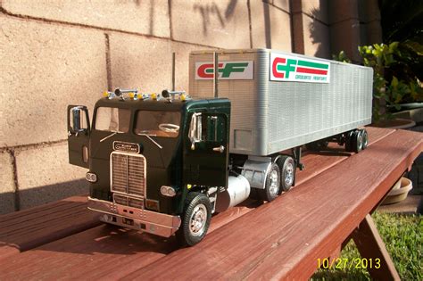 Freightliner 1/25 scale model truck | Plastic model cars, Model truck