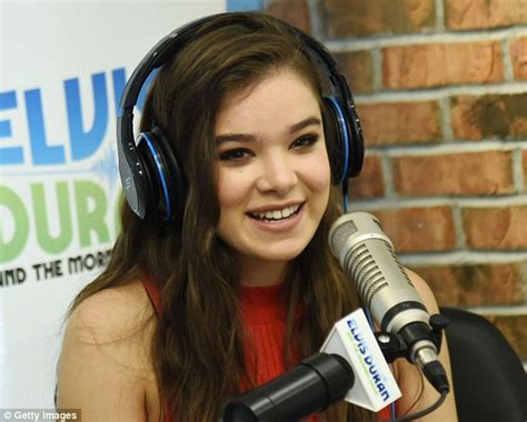 Katching My I Its Out Im Crying Hailee Steinfeld Releases Her