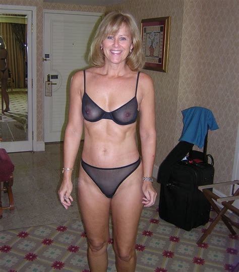 Exposed Tight Bodied Blonde Milf Lynn 10 Pics Xhamster