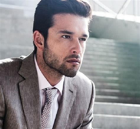 Student of law, also attended the workshops of the group tapa and the teatro escola macunaíma in sp. Sérgio Marone fala sobre seu programa na Record: "É a ...