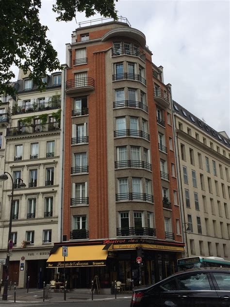 Style  edit  sculptures of chiparus represent the classical manifestation of art deco style in decorative bronze ivory sculpture. Art Deco in Paris - Susan Blumberg-Kason