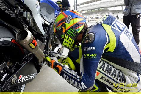 Motogp star valentino rossi admits he faces a huge battle to secure a podium finish in misano. Valentino Rossi, Indianapolis | Valentino rossi, Baby car ...
