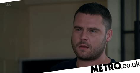 Emmerdale Spoilers Aaron Loses It After Upsetting News From Robert Soaps Metro News