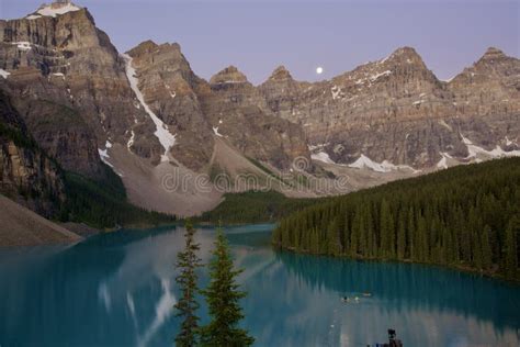 Moraine Lake At Sunrise Stock Image Image Of Lake Grounded 194608493