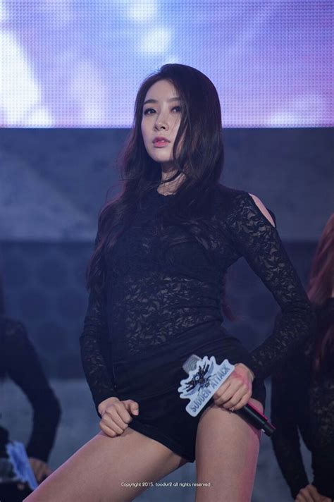 ステラ 透けブラにお尻を強調したダンス 韓国芸能のセクシー写真