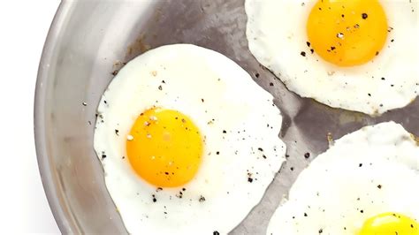 How To Make Fried Eggs 4 Ways Youtube