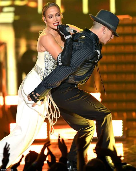 Billboard Awards Janet Jackson And Jennifer Lopez Lead Performances