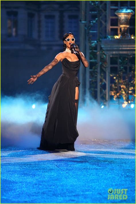 Rihanna Victorias Secret Fashion Show 2012 Performance Photo