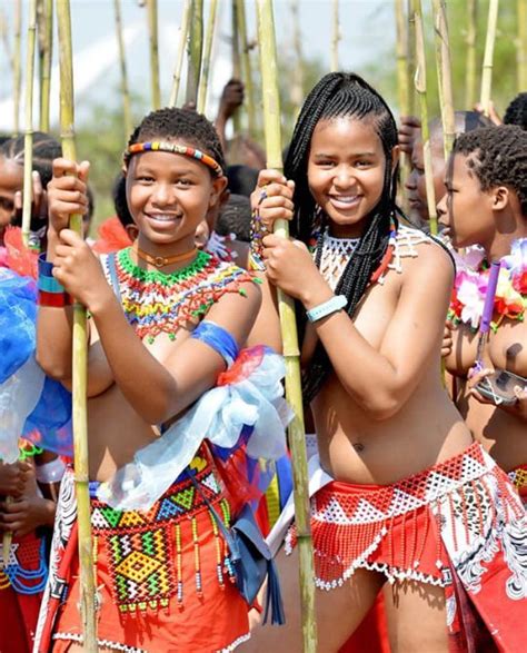 رقصة أفريقية تجمع 25 ألف عذراء في مملكة إسواتيني