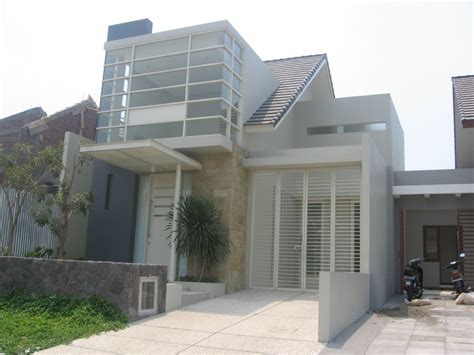 Desain rumah 4x6 ini dibangun dengan gaya modern. TAMPAK DEPAN RUMAH 6 METER | Gambar-Rumah-Idaman.com