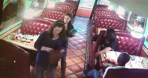 Dishonest Customer Stealing Waitress Tip Gets Caught On Camera News
