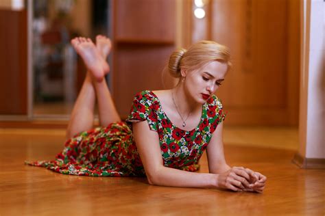 Wallpaper Model Legs Up Barefoot Blonde Dress Necklace Women