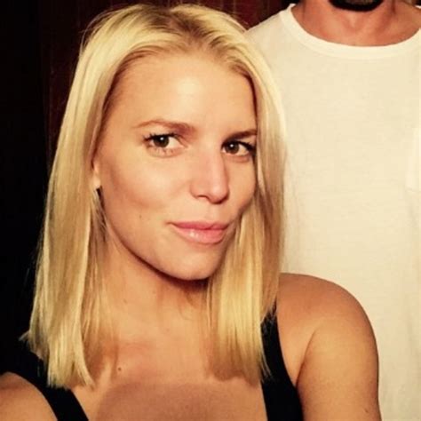 Jessica Simpsons New Shorter Haircut And Blonder Hair Color Glamour