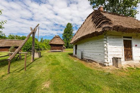 Pueblo Tradicional En Polonia Museo Al Aire Libre Casas De Madera