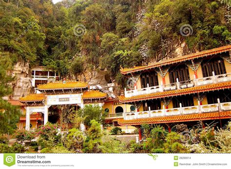 There was a time that visitors could go up the staircase with 246 steps to the top with commanding views of ipoh! Sam Poh Tong Chinese Buddhist Temple Editorial Stock Image ...