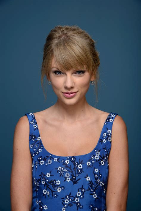 100 Sexy Taylor Swift Pics That Will Convert Just About Anyone Into A