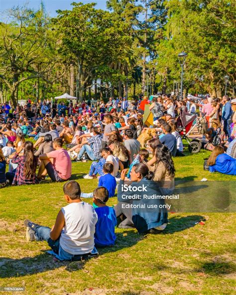 Keramaian Di Parque Rodo Park Montevideo Uruguay Foto Stok Unduh