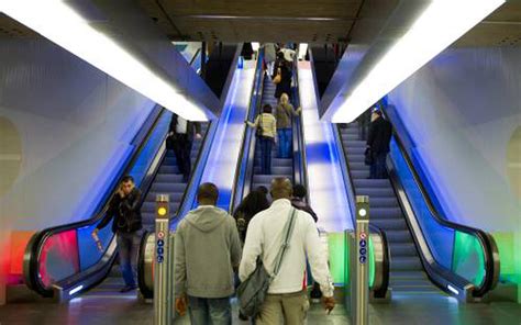 Metrostations Amsterdam Op Zonnestroom Leeuwarder Courant