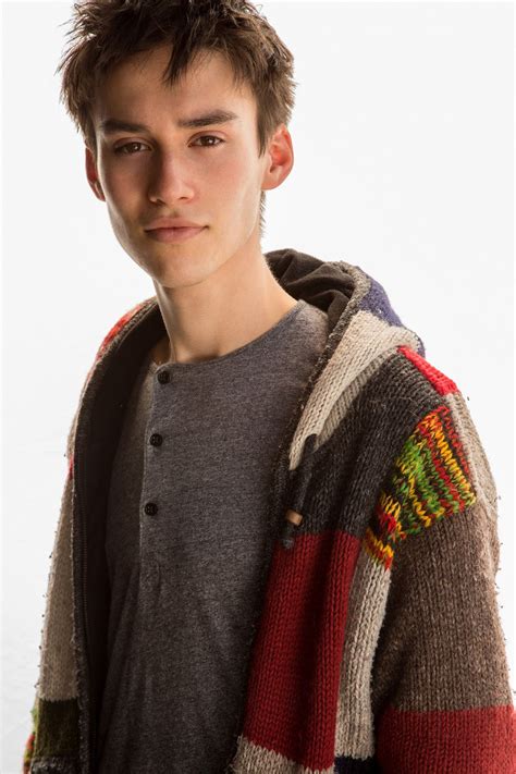 He grew up in a family of musicians. Jacob Collier | Fashion inspo, Men sweater, Fashion