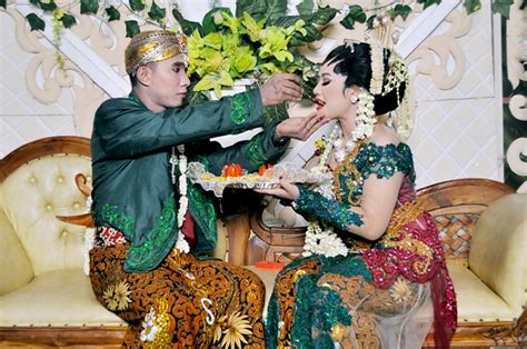 Kelas 11 (Teks Eksposisi Adat Tradisi Mantu) | SUKRON JAWA
