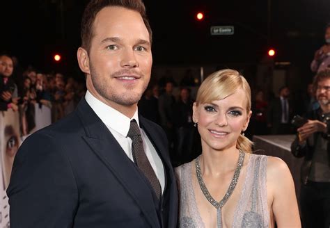 Chris Pratt And Anna Faris Kiss During Their Scenes On Mom And Its Adorable Glamour