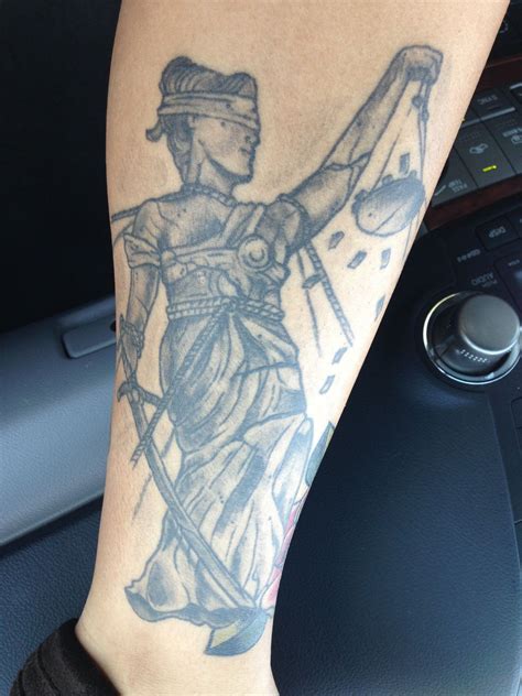 Arbol tatuado en la muñeca. Pin by Droidlicious Diva on Tattoos | Badass tattoos ...